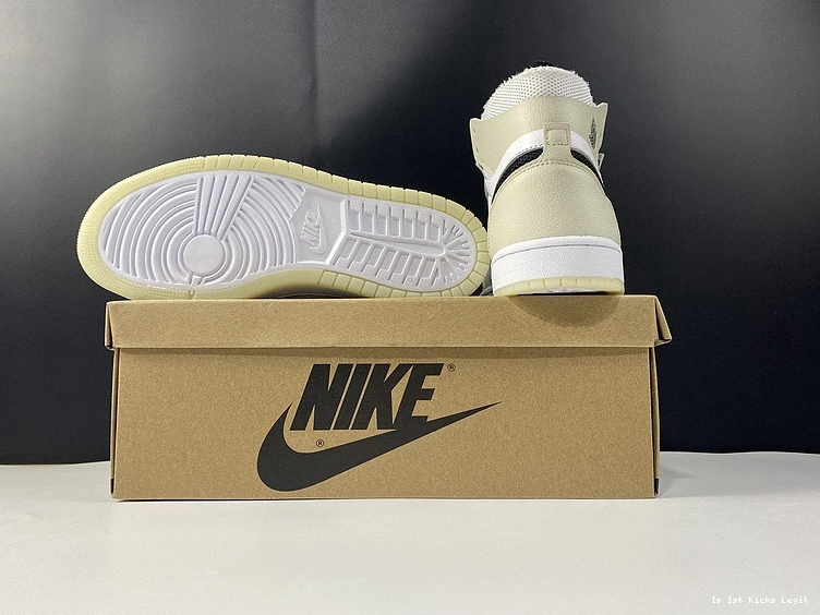 Air CT0979-002 - Jordan CMFT Zoom (W) High Sail 1 0408